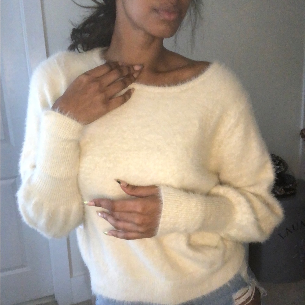 Sweater 🤍Gorgeous smocked cuff boatneck furry - Picture 12 of 12